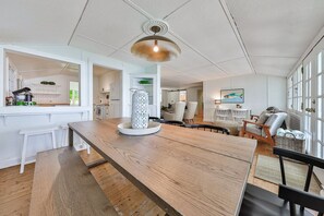Dining - Mrs Money Penny (Scugog)