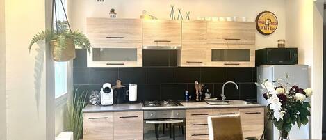 Fridge, microwave, oven, stovetop