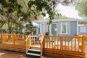 تناول الطعام بالخارج