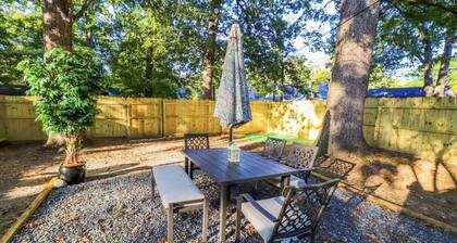 Fun hangout; Perfect Location; Walk to Coliseum