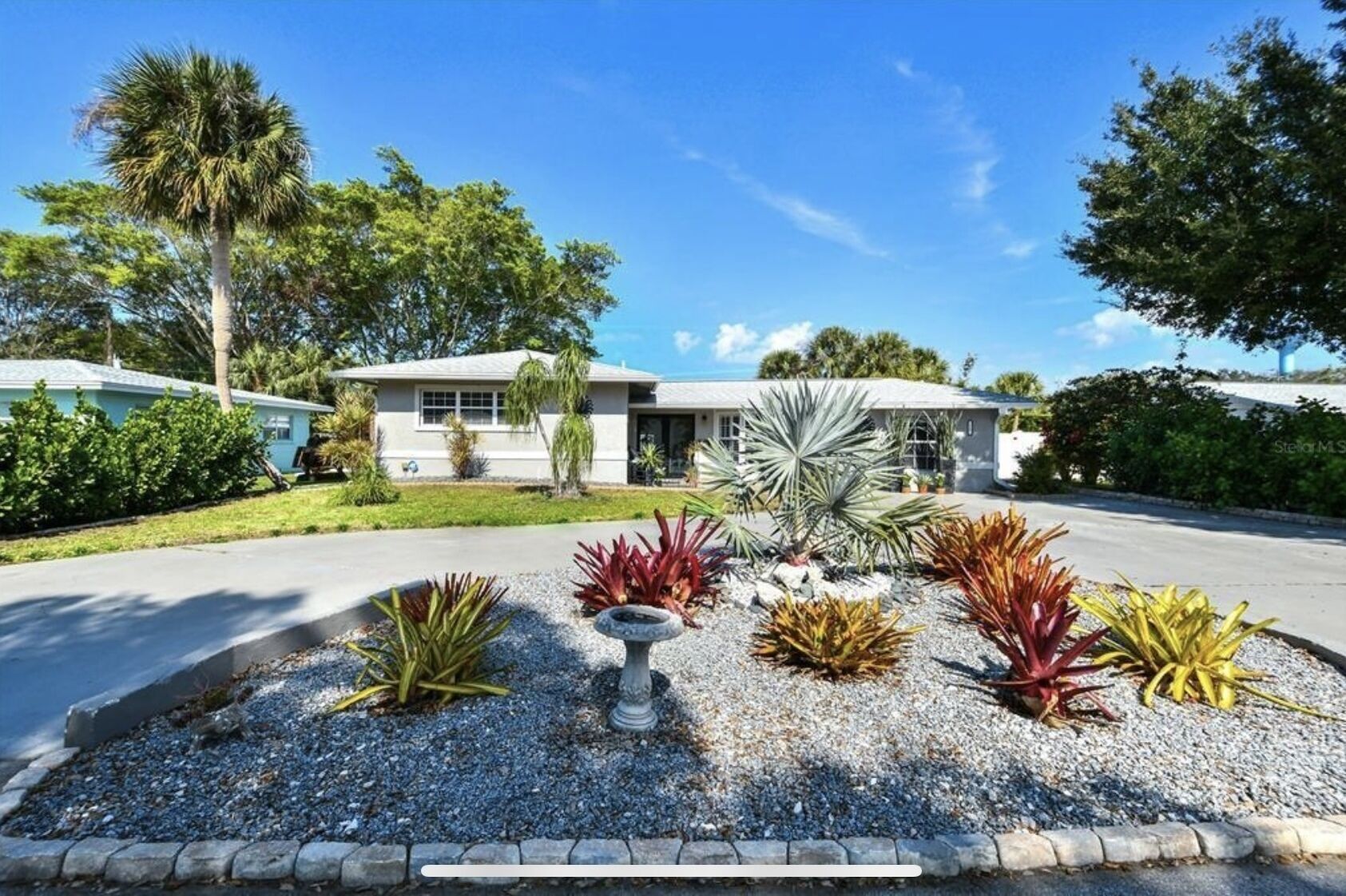 Less than a mile to beach! heated pool! 4 bedrooms, 3 bathrooms private house. 