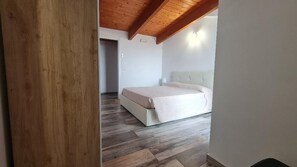 Panoramic Room, 1 Double Bed | Free WiFi, bed sheets - B&B Il Paradiso (Cappelle sul Tavo)