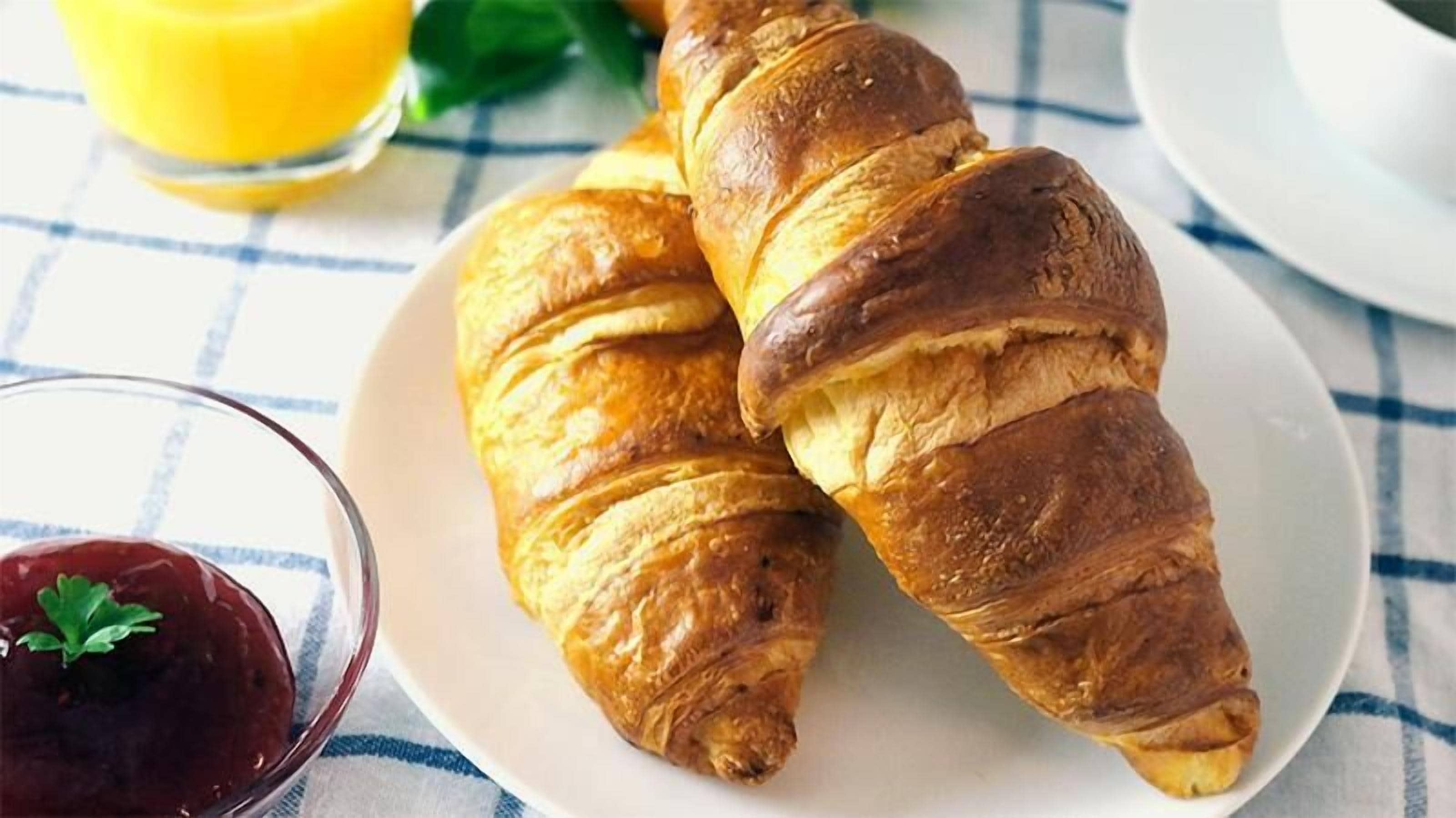 Bữa sáng kiểu Âu hàng ngày (10 EUR/mỗi người) 