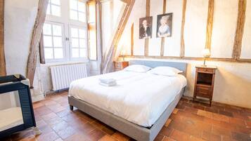 4 bedrooms, free WiFi, bed sheets