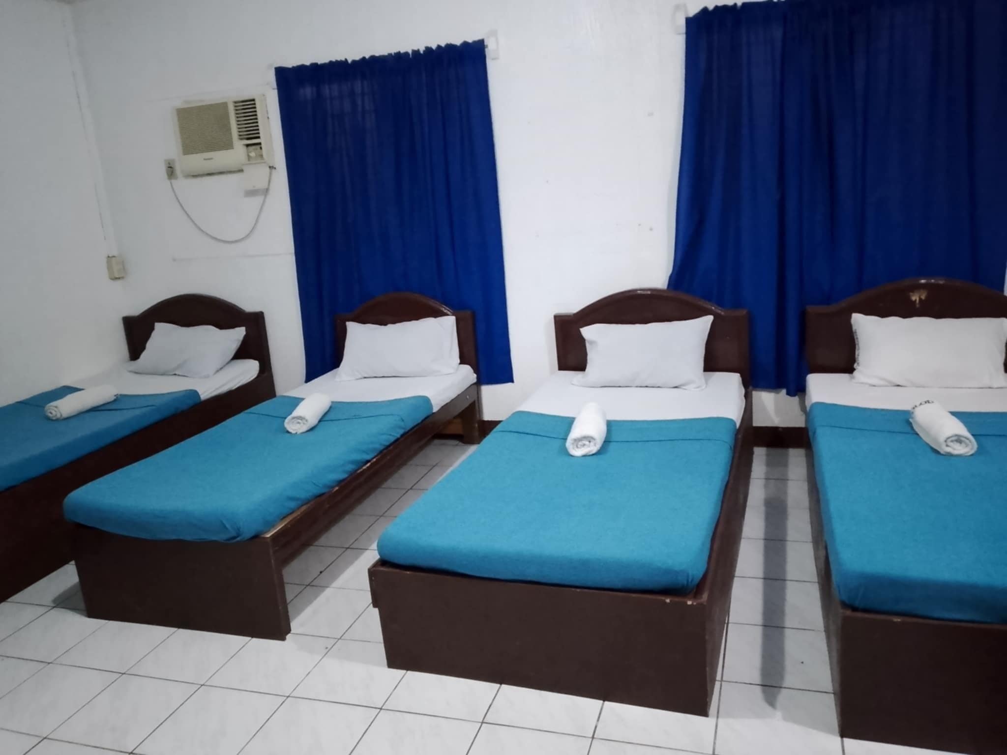 ファミリー 4 人部屋 | デスク、ベッドシーツ