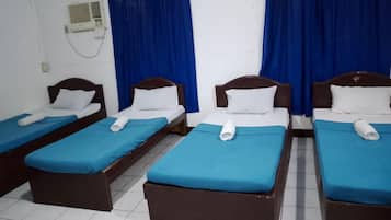 Family Quadruple Room | Desk, bed sheets