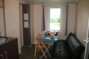 Kühlschrank, Mikrowelle, Herdplatte