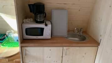 Fridge, microwave, stovetop