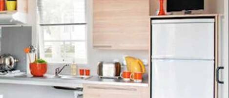 冰箱、微波炉、炉灶