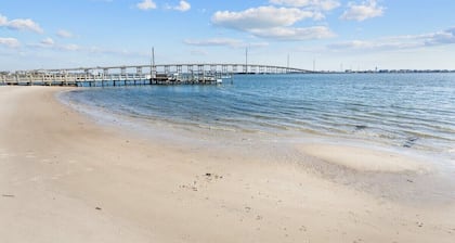 Pet Friendly Home Close to Bogue Sound - Fenced Yard - Morehead City