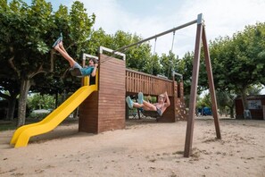 Children’s area - ZEcamping 2* 500m plage pataugeoire club enfant locatif TV clim 24m2 (Cambrils)