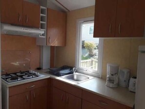 Fridge, microwave, stovetop