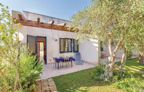 Outdoor dining - ZEcamping 3* pataugeoire dog friendly bien-être cottage TV BBQ clim (Marsala)