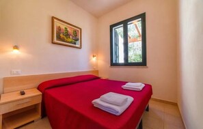 1 bedroom, WiFi - ZEcamping 3* pataugeoire bien-être locatif TV BBQ clim 30m2 4 pers (Marsala)