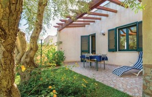 Unclassified image, 5 of 25, button