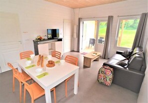 Dining - Camping 3 étoiles - Piscine - eehaeg (Merdrignac)