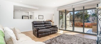 2B Spacious Apartment in the Heart of Tuggeranong