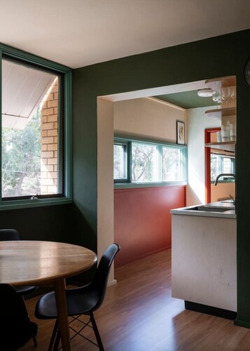 Sun-filled APT | 2 mins to Legacy Park!