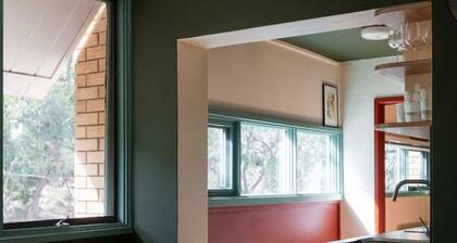 Sun-filled APT | 2 mins to Legacy Park!