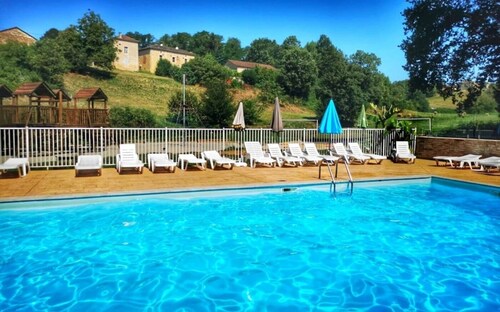 ZEcamping 3* parc aquatique toboggans dog friendly locatif TV 27m2