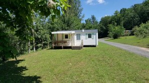 Exterior - ZEcamping 3* parc aquatique toboggans pet friendly locatif TV 32m2 (Soturac)