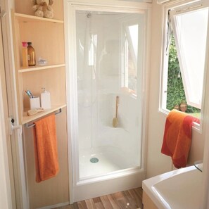 Bathroom - ZEcamping 3 étoiles parc aquatique mobil-home TV LV BBQ 30m2 (Soturac)
