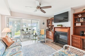 Smart-TV, Kamin, DVD-Player