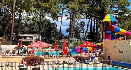 ZEcamping 3* familial avec piscine chauffée aire de jeux et restaurant