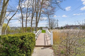 المنطقة المحيطة بالمنشأة