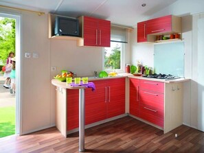 Kühlschrank, Mikrowelle, Herdplatte