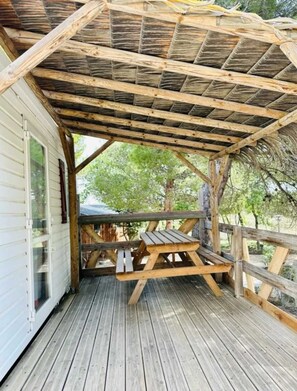 屋外ダイニングエリア