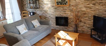 Lower Old Farmhouse (Sleeps 4-6)