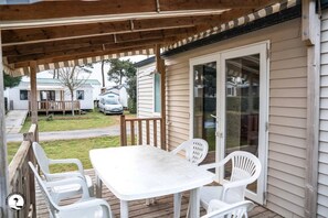 Unclassified image, 3 of 20, button