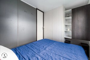 Unclassified image, 3 of 20, button