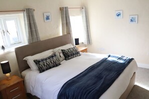 3 bedrooms - The Dairy (Sleeps 8-10) (Pembroke)