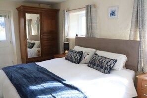 3 bedrooms - The Dairy (Sleeps 8-10) (Pembroke)