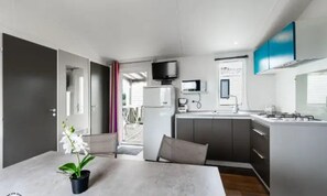 Fridge, microwave, stovetop