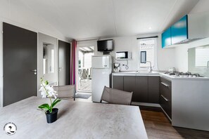 Fridge, microwave, stovetop