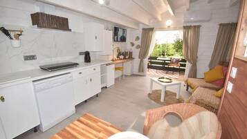 Télévision, table de tennis de table