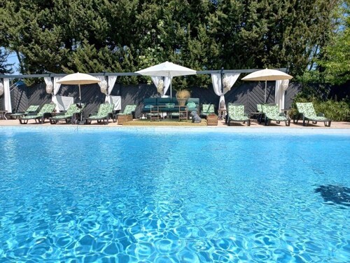 ZEcamping 4* piscine chiens acceptés jacuzzi chalet TV LV clim 32m2