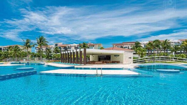 Unclassified image, 1 of 15, button - Amazing Apt for 10, big beach, private pool jacuzzi & BBQ, fully equipped (Playa del Carmen)