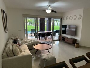 Smart TV - Amazing Apt for 10, big beach, private pool jacuzzi & BBQ, fully equipped (Playa del Carmen)