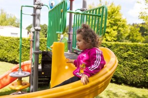 Children’s area - Camping 3 étoiles - Piscine  - eehgef (Castelnau-Picampeau)