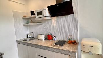 Fridge, microwave, stovetop, electric kettle