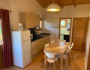 Cookware/dishes/utensils