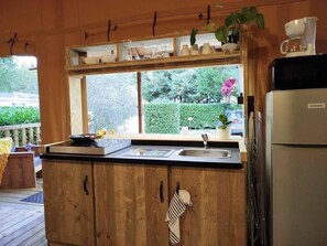 Fridge, microwave, stovetop