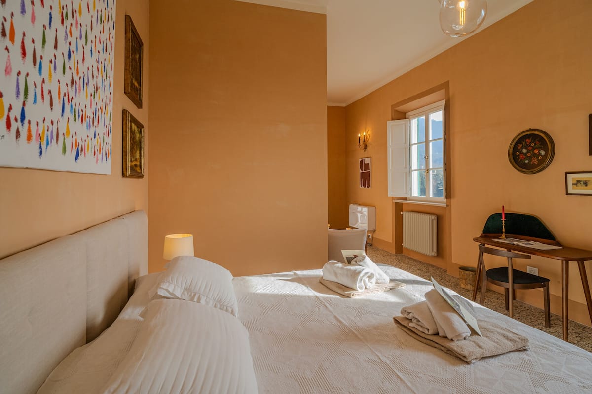 Chambre Double Deluxe, 1 très grand lit, vue colline