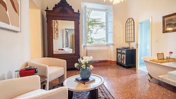 1 bedroom, premium bedding, pillow-top beds, in-room safe