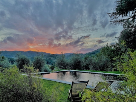 Outdoor pool, sun loungers. Tenuta di Tramonte