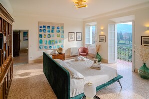 Deluxe Suite, 1 King Bed, Hill View | Premium bedding, pillow-top beds, in-room safe, individually decorated - Tenuta di Tramonte (Lucca)